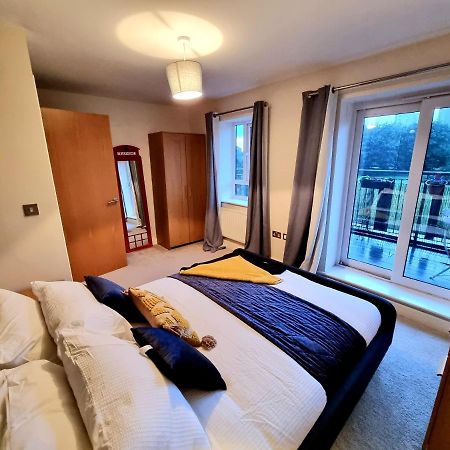 Luxury 2-Bedroom Service Apartment With Balcony แมนเชสเตอร์ ภายนอก รูปภาพ